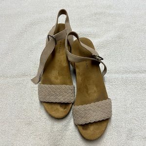 Lucky Brand Size 8 Wedges
